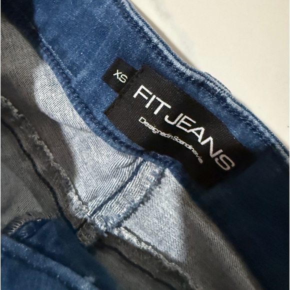 Fit Jeans - Picture 2 of 5